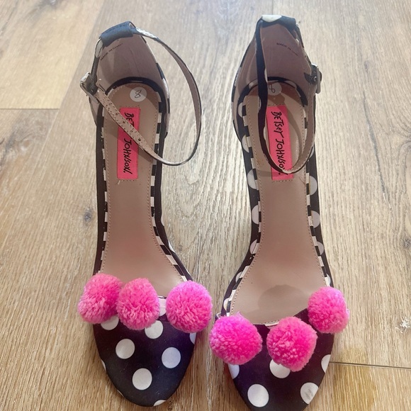 Betsey Johnson Black and White Polka Dot Heels with Pink Pom-Poms - Picture 1 of 3